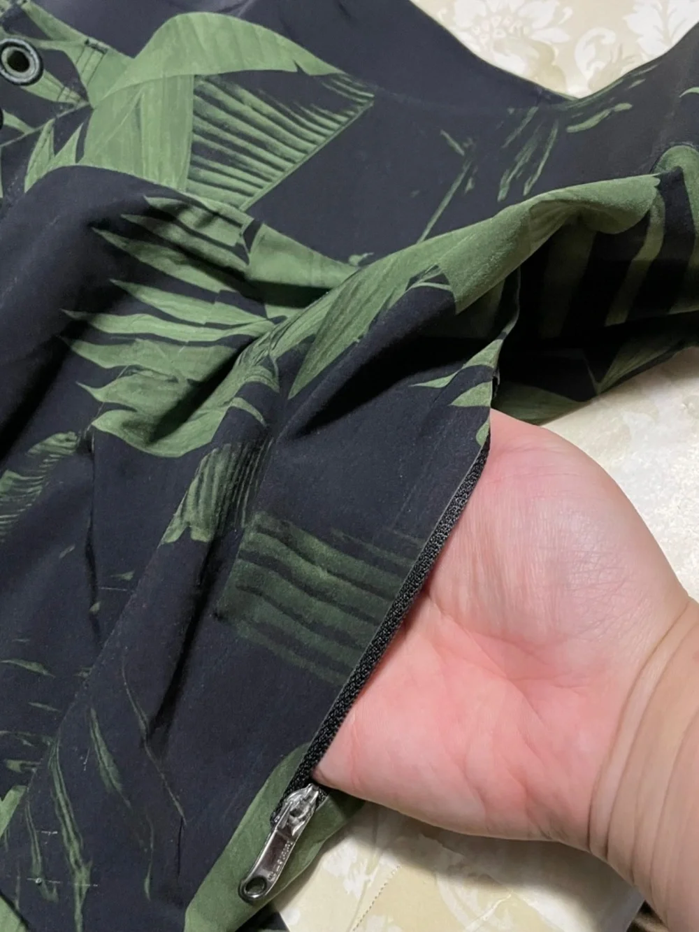 Lululemon Swim Trunks 40 Mens Palm Fronds Feathers Black Green Swimsuit Board